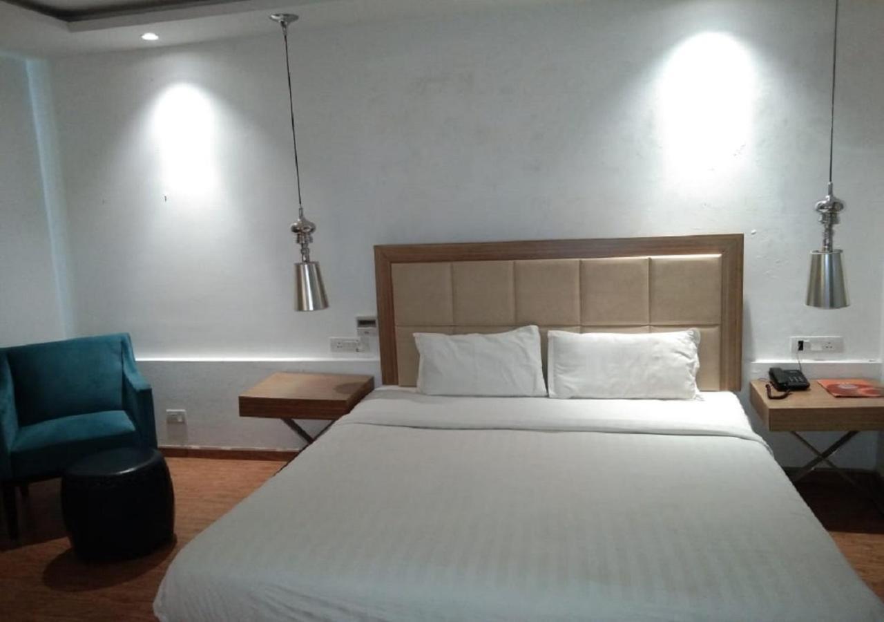 Hotel Amora - Rajnandgaon Raj Nandgaon Exteriör bild