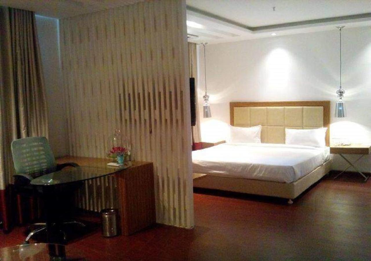 Hotel Amora - Rajnandgaon Raj Nandgaon Exteriör bild