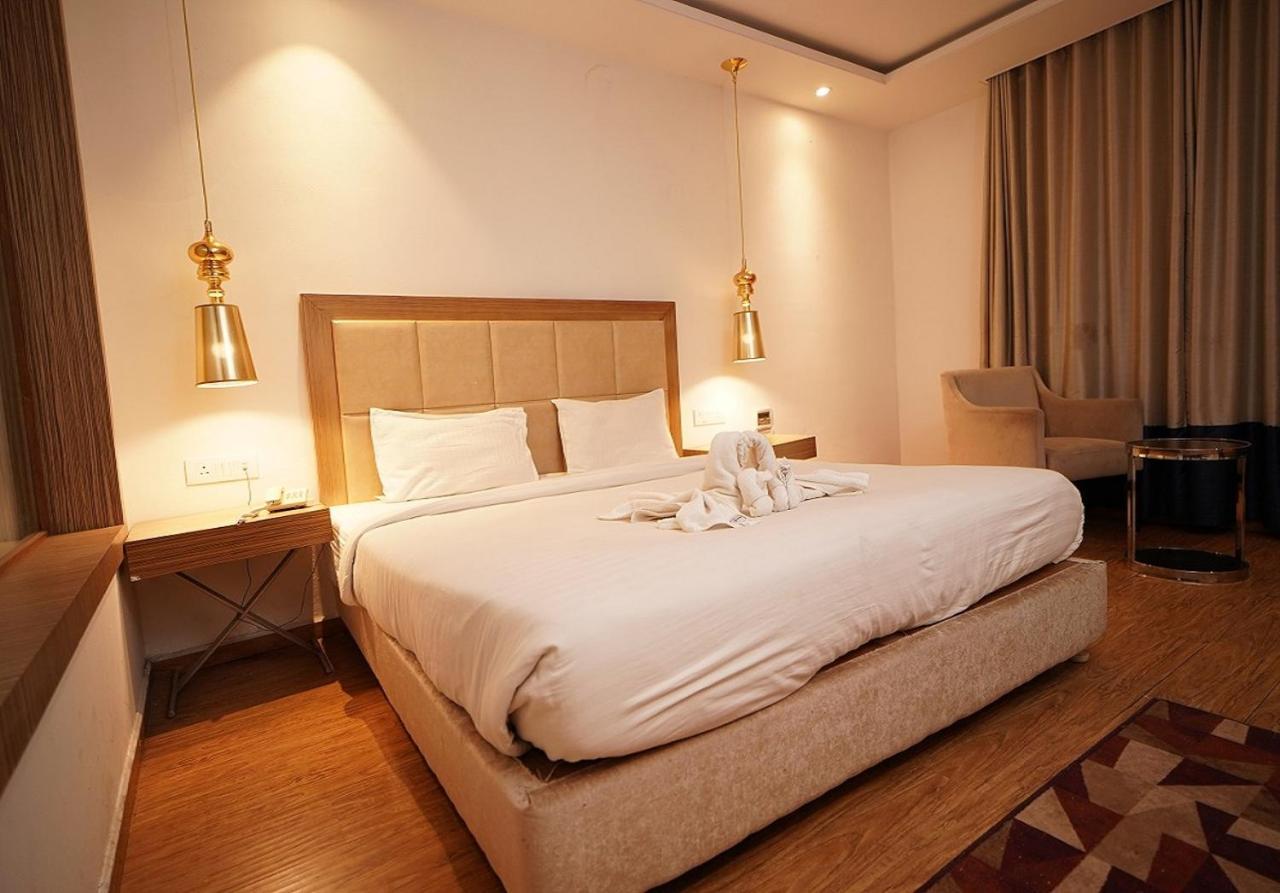 Hotel Amora - Rajnandgaon Raj Nandgaon Exteriör bild