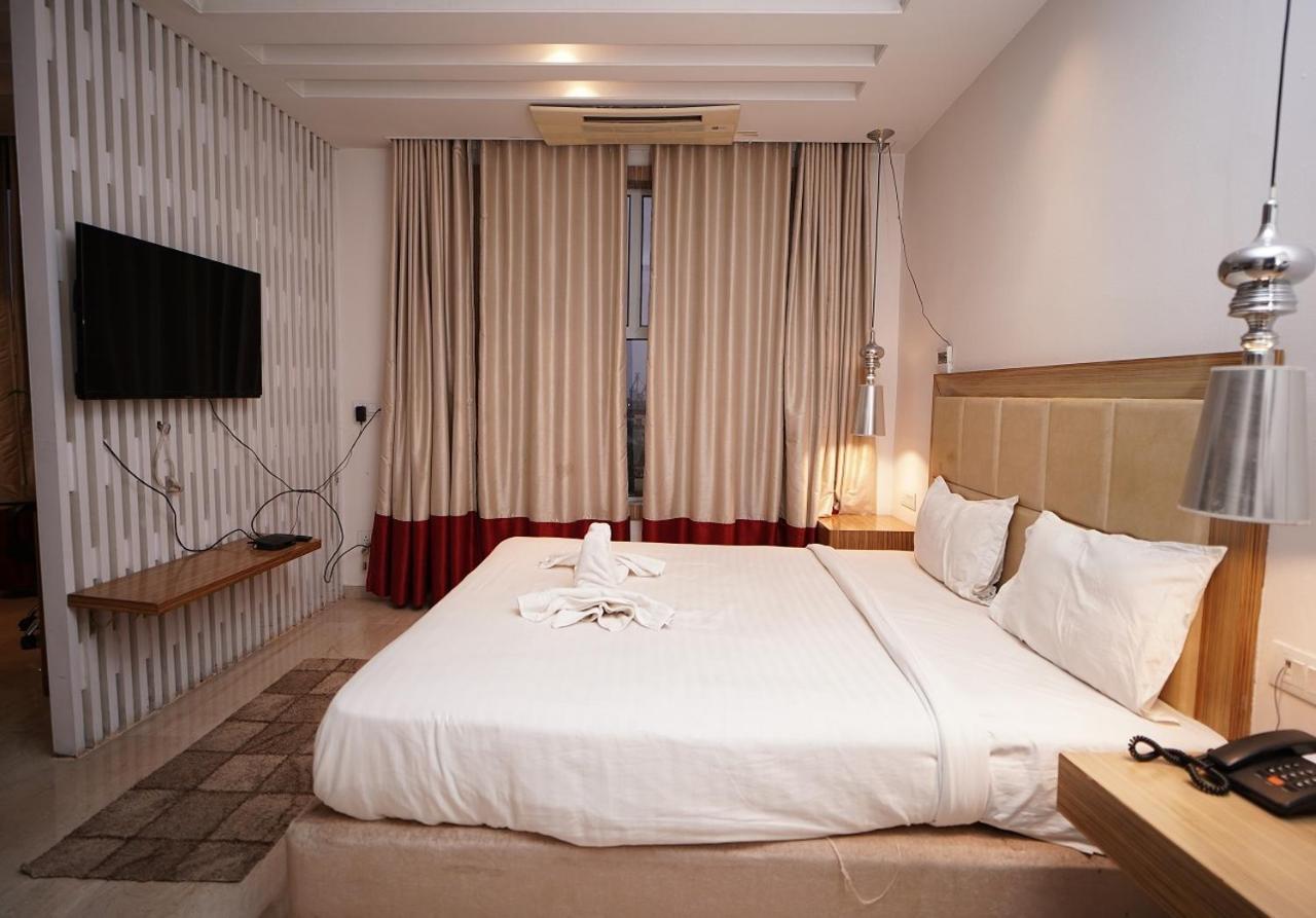 Hotel Amora - Rajnandgaon Raj Nandgaon Exteriör bild