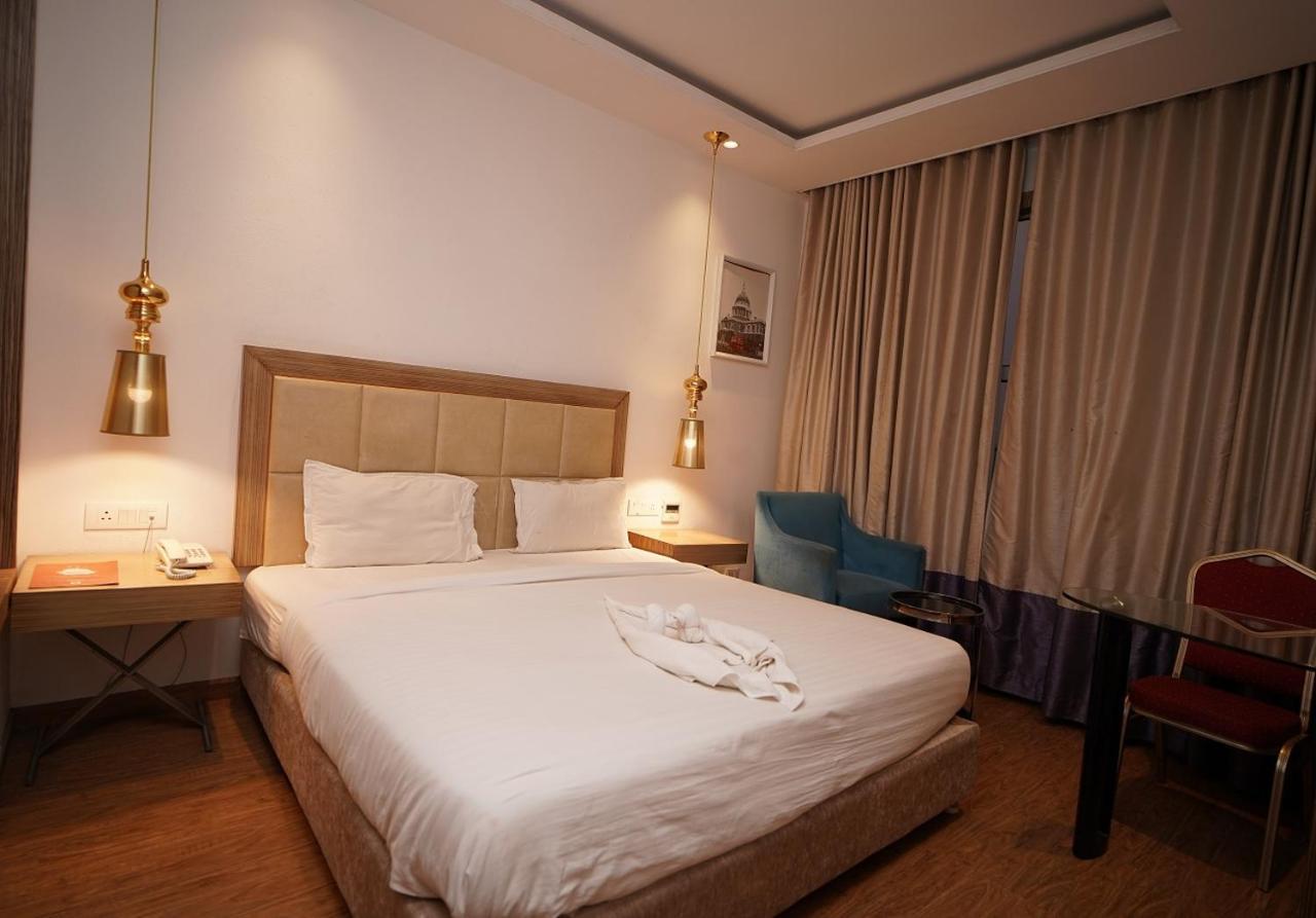 Hotel Amora - Rajnandgaon Raj Nandgaon Exteriör bild
